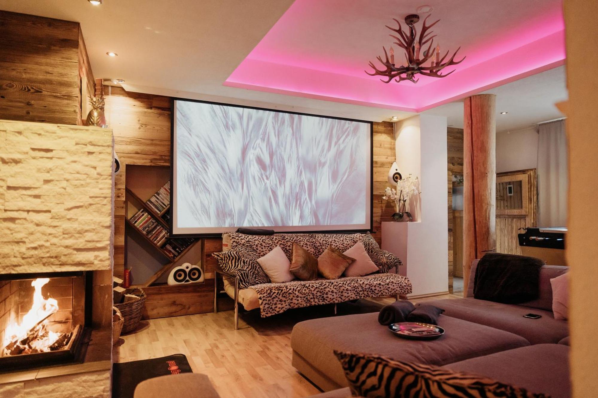 Dmg - 'Large, Luxurious Ground Floor' Apartment Fulpmes Luaran gambar
